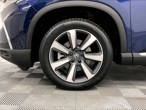 Used 2025 Honda Pilot Touring image 10
