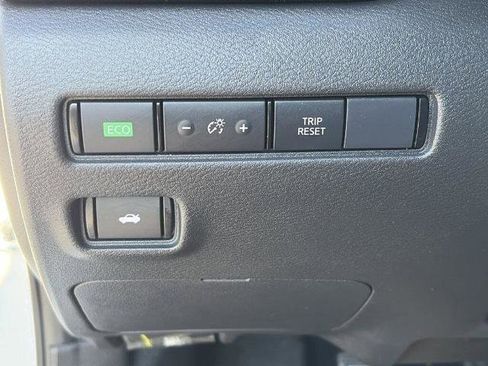 Certified 2025 Nissan Sentra SR image 21