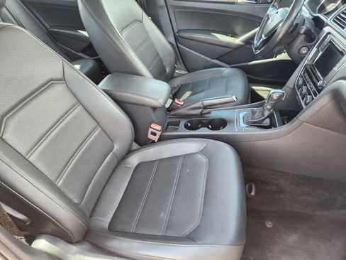 Used 2017 Volkswagen Passat 1.8T R-Line image 10