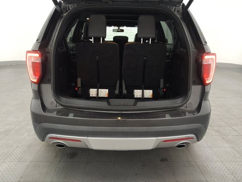 Used 2017 Ford Explorer XLT w/ Equipment Group 202A AWD/4WD image 29