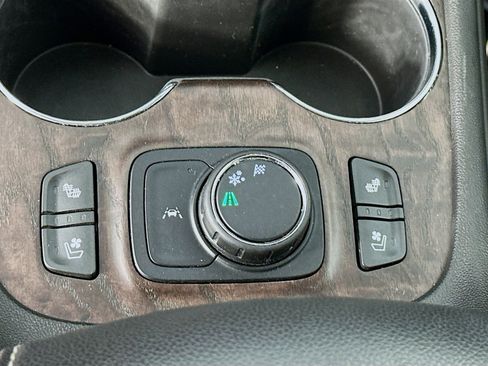Used 2022 GMC Acadia Denali w/ Denali Technology Package FWD image 21