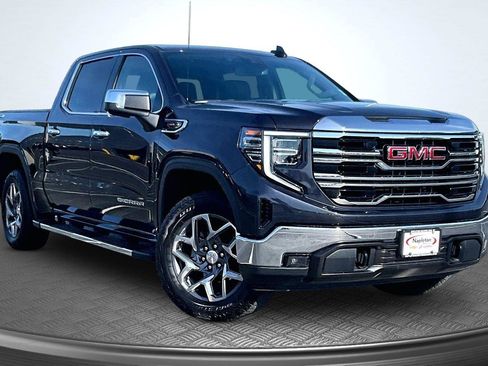 Used 2022 GMC Sierra 1500 SLT w/ SLT Premium Package AWD/4WD image 13