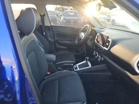Used 2022 Hyundai Venue Limited FWD image 10
