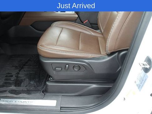 Used 2023 Chevrolet Suburban High Country AWD/4WD image 12