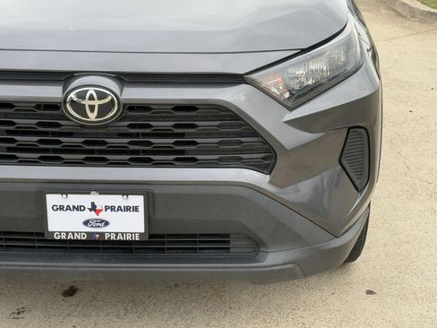 Used 2022 Toyota RAV4 LE image 10