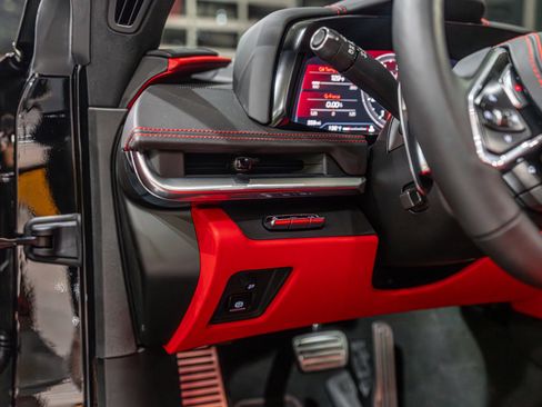 Used 2021 Chevrolet Corvette Stingray Premium Conv w/ Z51 Performance Package image 8