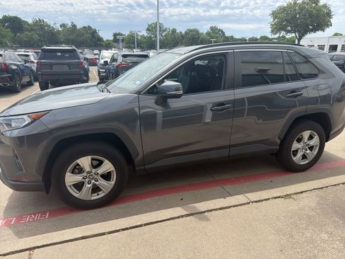Used 2021 Toyota RAV4 XLE FWD image 6