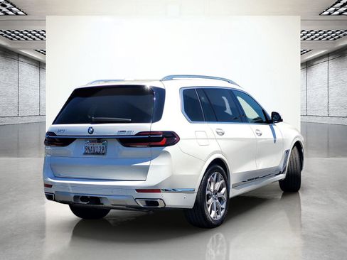 Certified 2025 BMW X7 xDrive40i w/ Executive Package AWD/4WD image 6