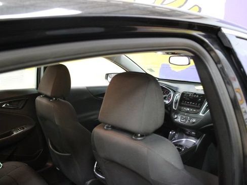 Used 2018 Chevrolet Malibu LT FWD image 10