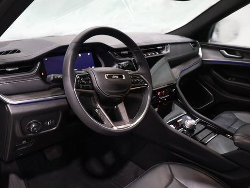 Certified 2024 Jeep Grand Cherokee Overland image 17