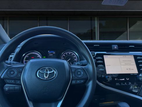 Used 2020 Toyota Camry LE image 4