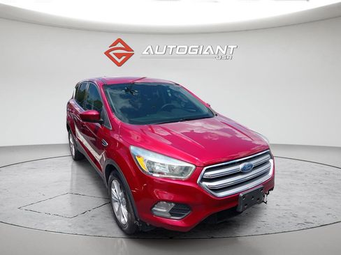 Used 2017 Ford Escape SE FWD image 2