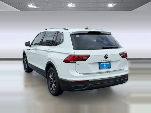 Certified 2022 Volkswagen Tiguan SE w/ Panoramic Sunroof Package FWD image 3