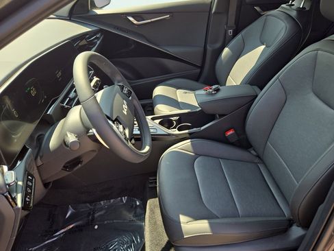 New 2025 Kia Niro SX image 16