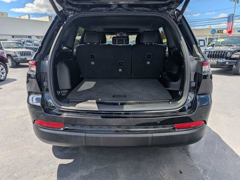 Used 2023 Jeep Grand Cherokee Altitude AWD/4WD image 29