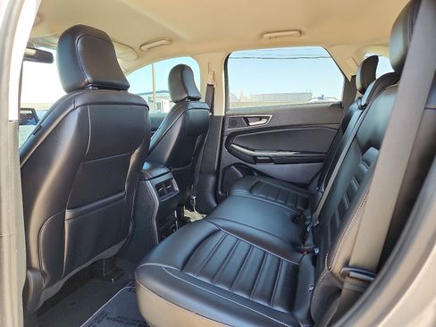 Used 2024 Ford Edge SEL w/ Convenience Package image 9