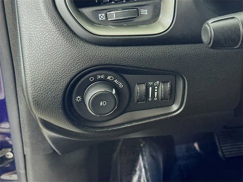 Used 2019 Jeep Renegade Limited w/ LED Lighting Group image 21