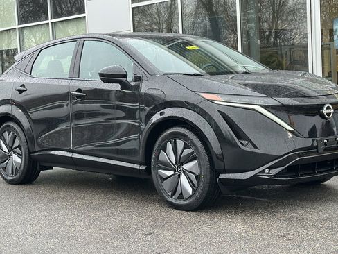 Used 2024 Nissan Ariya AWD image 2