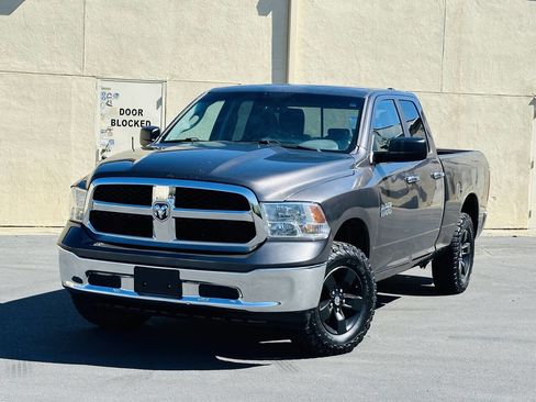 Used 2017 RAM 1500 Classic SLT image 3