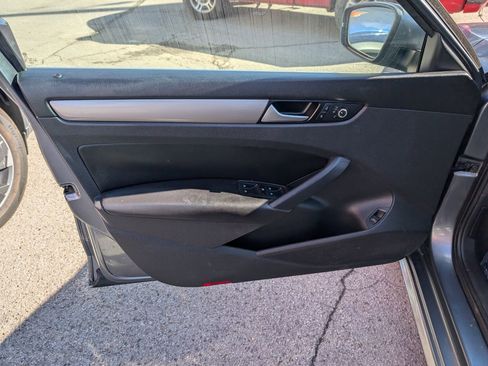 Used 2015 Volkswagen Passat 1.8T Limited Edition image 11