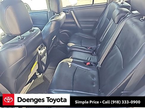 Used 2010 Toyota Highlander SE image 13