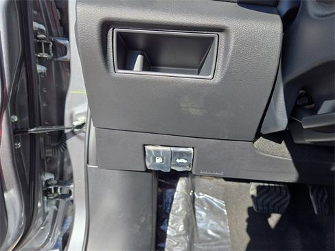 New 2025 Nissan Versa SR w/ Trunk Package image 19