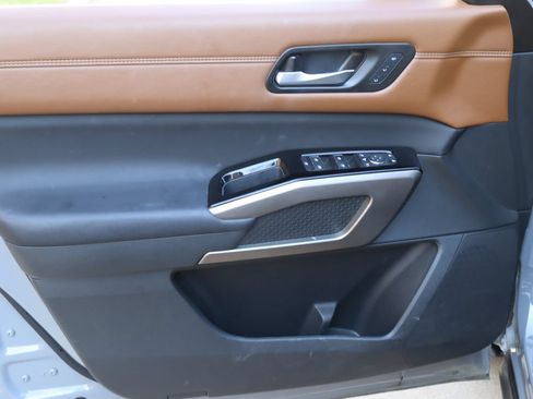 Used 2025 Nissan Pathfinder Platinum AWD/4WD image 22