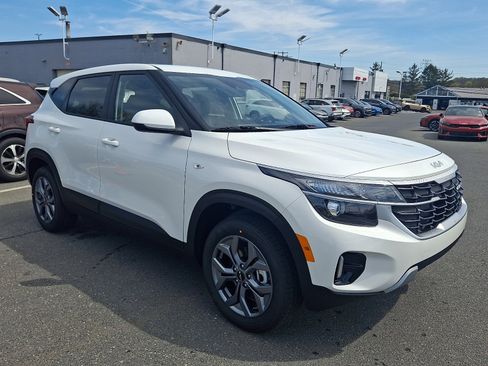 New 2026 Kia Seltos LX image 2