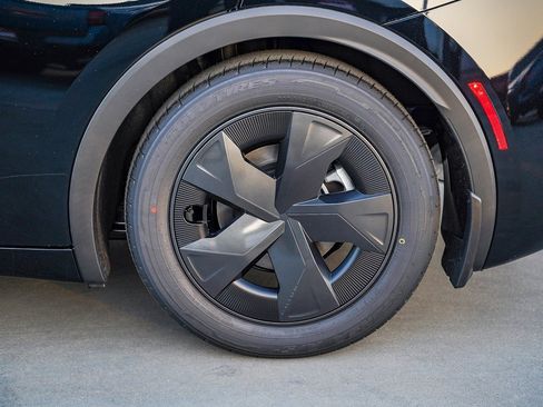New 2026 Toyota Prius LE FWD image 8