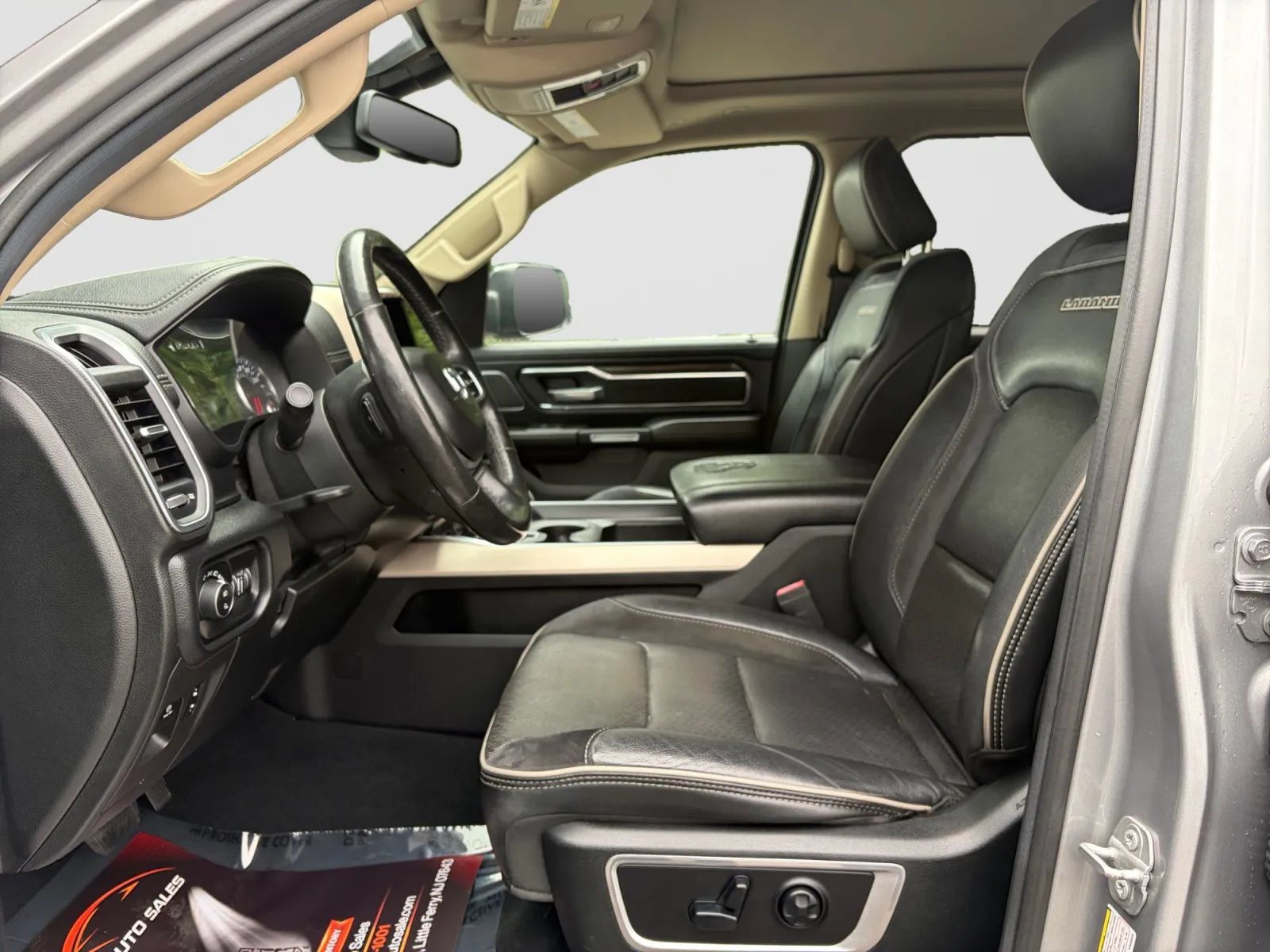 Used 2019 RAM 1500 Laramie AWD/4WD image 12