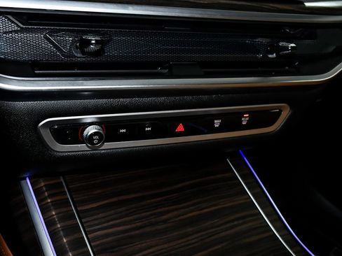 Used 2023 BMW X7 xDrive40i w/ Executive Package image 51