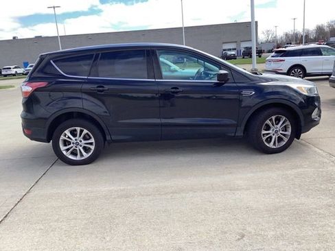 Used 2017 Ford Escape SE image 7