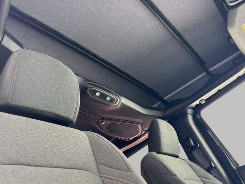 Used 2025 Jeep Wrangler Willys image 19