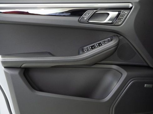 New 2026 Porsche Macan image 6