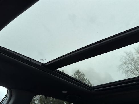 Used 2025 Honda Pilot TrailSport image 8