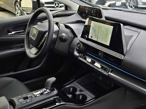 Used 2026 Toyota Prius Plug-In Hybrid image 10