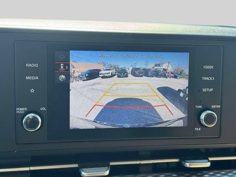 Used 2024 Kia Carnival LX FWD image 27