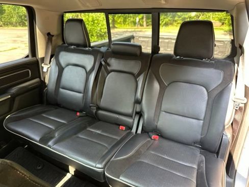 Used 2022 RAM 1500 Laramie AWD/4WD image 13