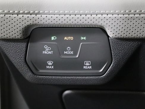 Used 2025 Volkswagen Atlas Peak Edition SE image 37