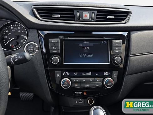 Used 2019 Nissan Rogue SV FWD image 15
