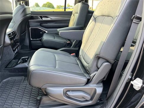 New 2024 Jeep Wagoneer Series III w/ Premium Group I image 21