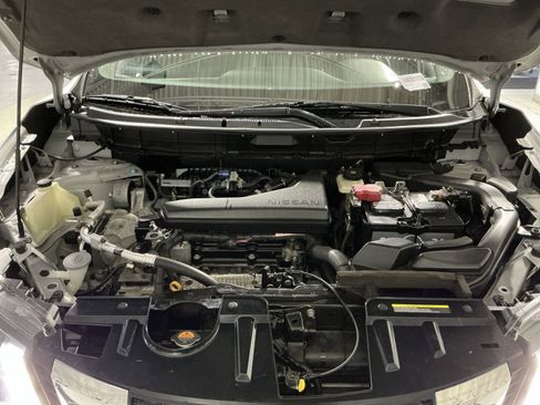 Used 2018 Nissan Rogue S image 33