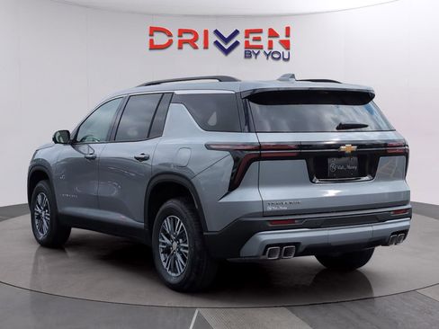 New 2026 Chevrolet Traverse LT w/ Driver Confidence Package image 3