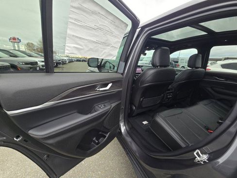 New 2025 Jeep Grand Cherokee Limited AWD/4WD image 18