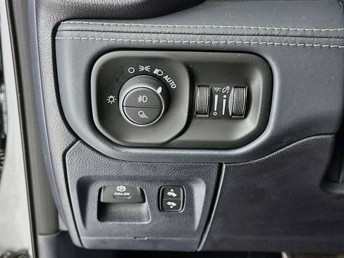 Used 2019 RAM 1500 Limited AWD/4WD image 11