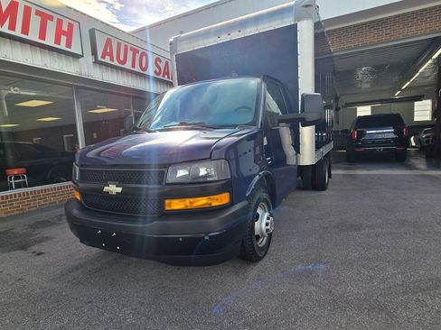 Used 2018 Chevrolet Express 3500 w/ Power Convenience Package image 5
