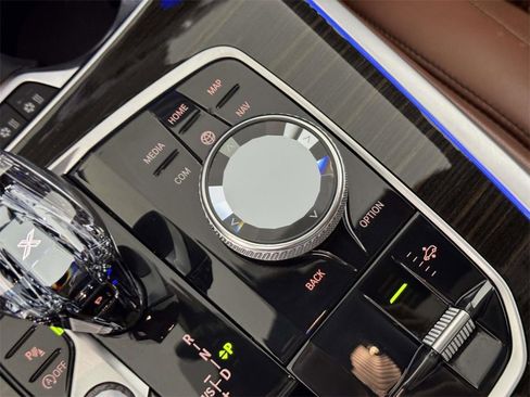 Used 2020 BMW X7 xDrive40i w/ M Sport Package image 30