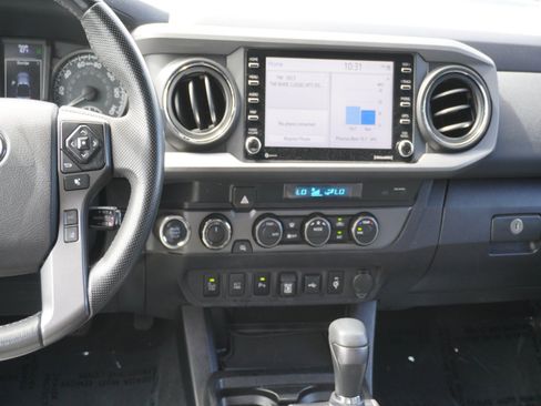 Used 2022 Toyota Tacoma TRD Sport w/ Technology Package AWD/4WD image 16