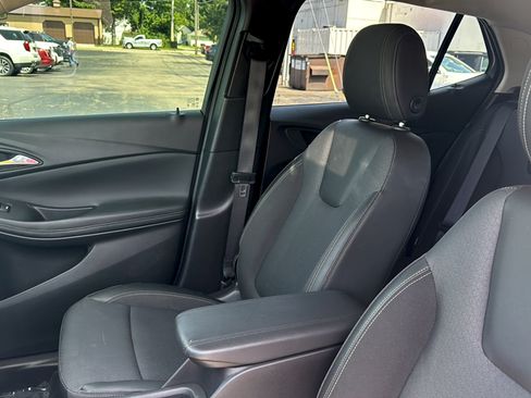 Used 2022 Buick Encore GX Preferred w/ Sport Touring Package FWD image 8