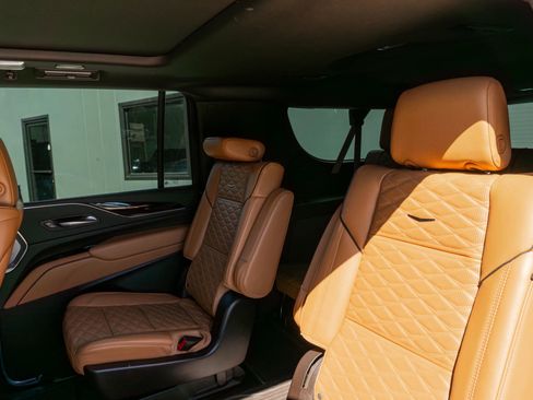 Used 2024 Cadillac Escalade ESV Sport w/ LPO, ONYX Package image 12